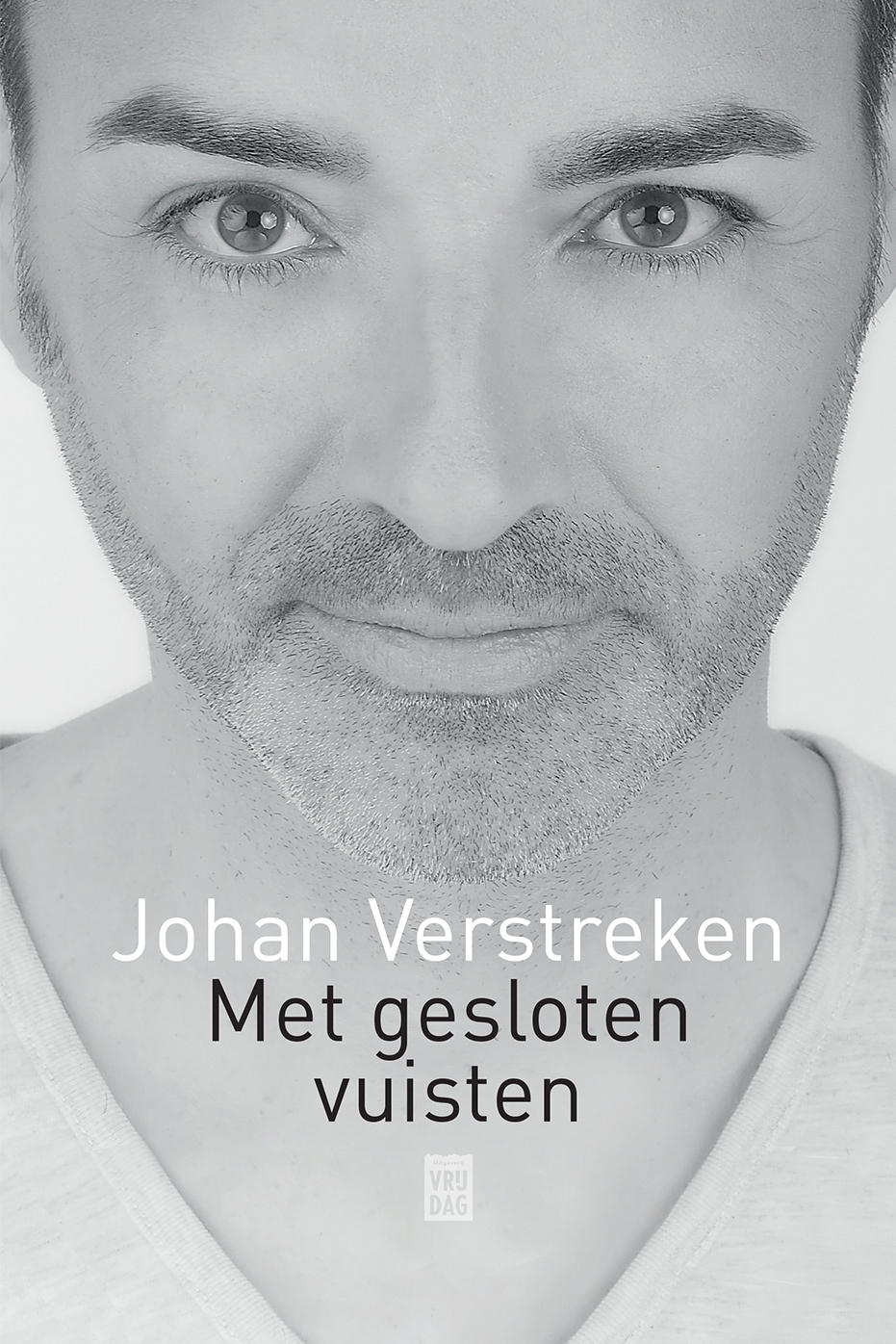 Met gesloten vuisten