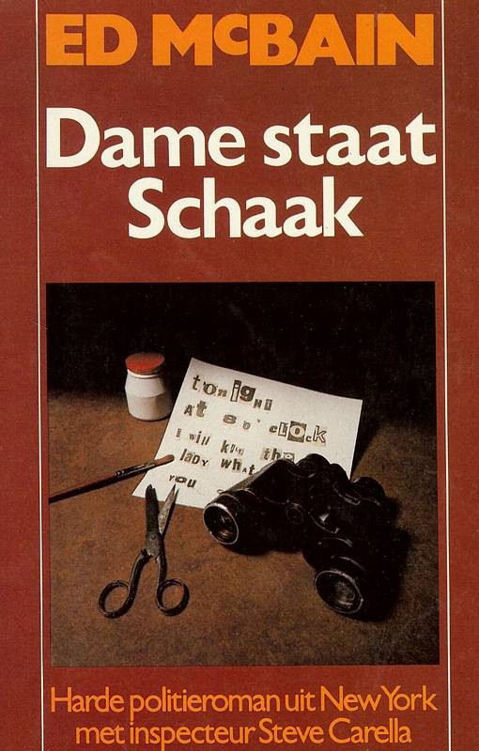 Dame staat schaak
